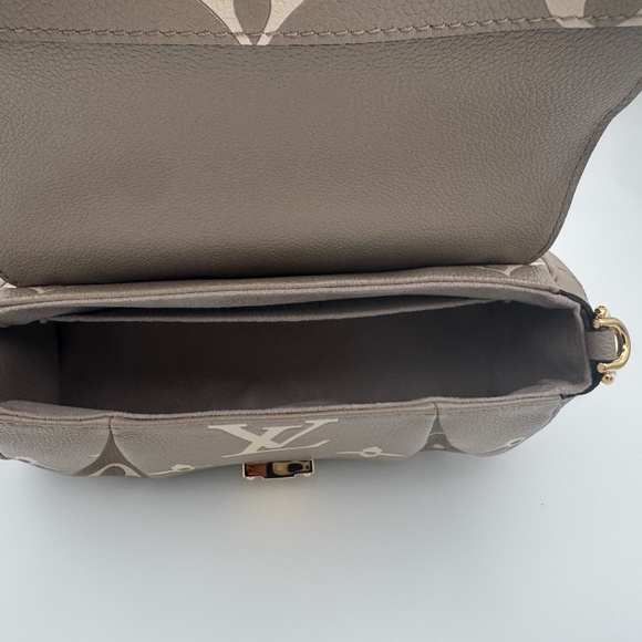 Louis Vuitton Favorite Bicolor Monogram Empreinte Leather RARE - Picture 10 of 16